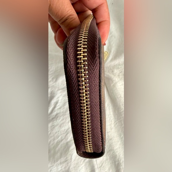 👑✅PRICE FIRM✅Fashion Brown Long Zip Around Wallet. NWOT - Picture 10 of 15
